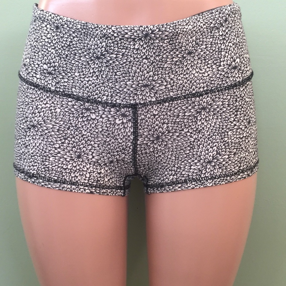 Lululemon Shorts - Picture 1 of 7